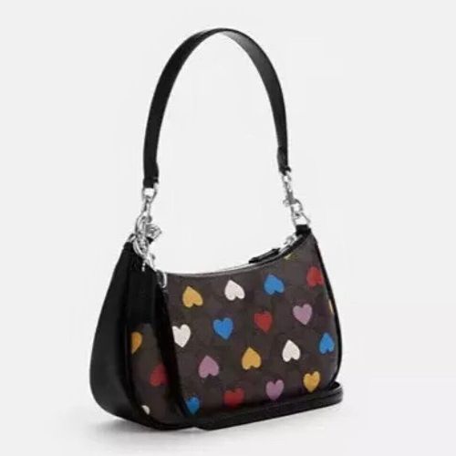 コーチ テリ ショルダーバッグ（ハートプリント入り、シグネチャー キャンバス＆レザー） 